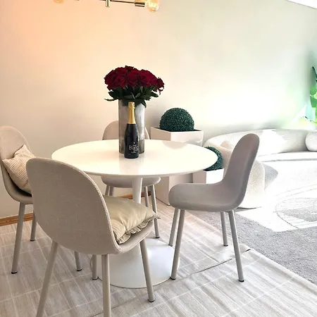 3 Bedroom - Near Station *