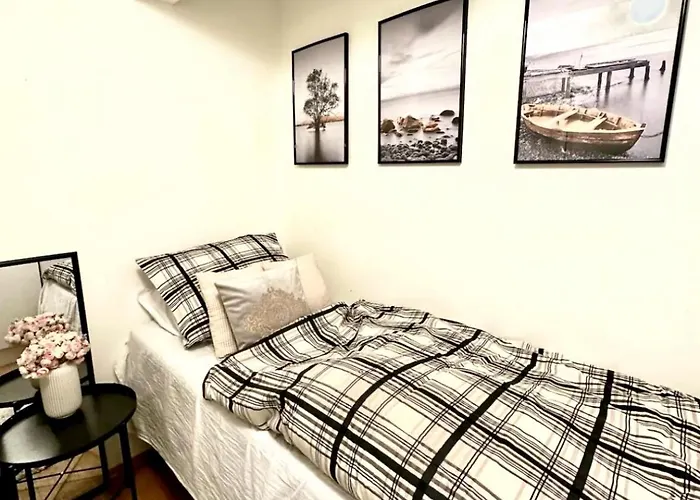 3 Bedroom - Near Station *
